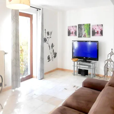 公寓 2 Bedrooms With Enclosed Garden And Wifi At *