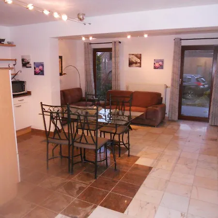 דירה 2 Bedrooms With Enclosed Garden And Wifi At *